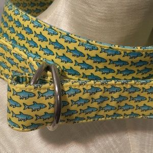 Vineyard Vines Size XXL men’s belt in yellow with blue marine life.